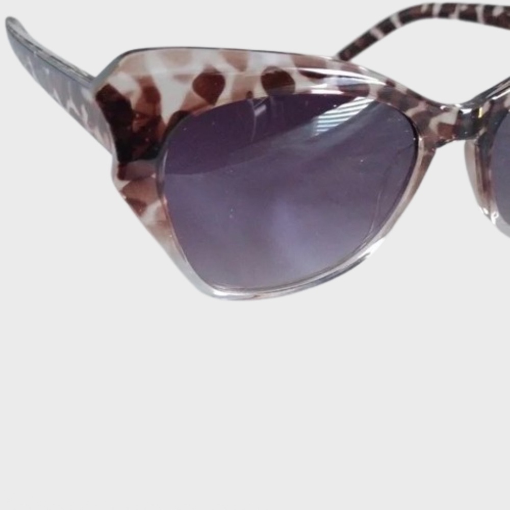 Leopard Print Cat Eye Fashion Sunglasses | Brown Tortoise Frame | Gradient Lens - Picture 3 of 4